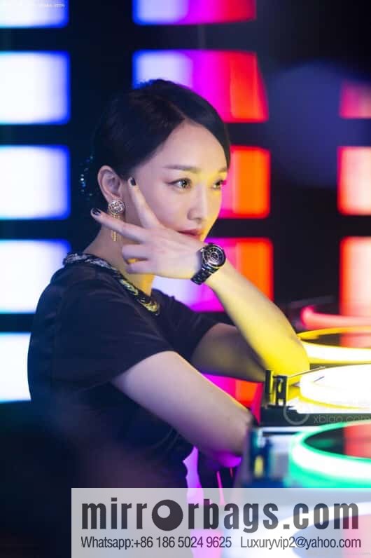 CHANEL Chanel J12 series color neon Swiss original imported counter ETA movement 33mm watch diameter women's watch