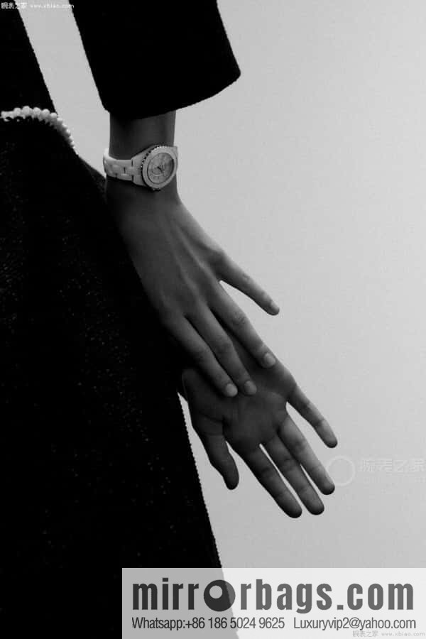 CHANEL Chanel J12 series color neon Swiss original imported counter ETA movement 33mm watch diameter women's watch