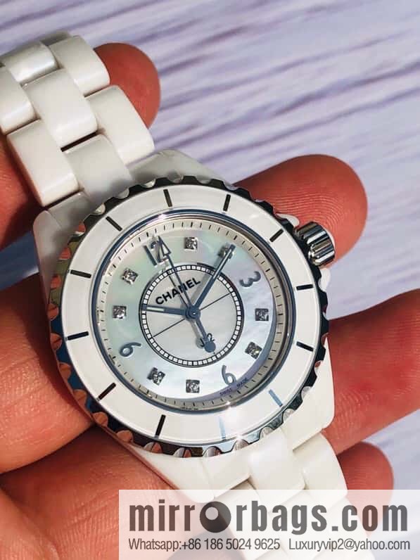 Women's model, official synchronization, and higher quality, the new H5698 brand Chanel series J12 movement type quartz gender women's quartz appearance details table diameter 33 mm