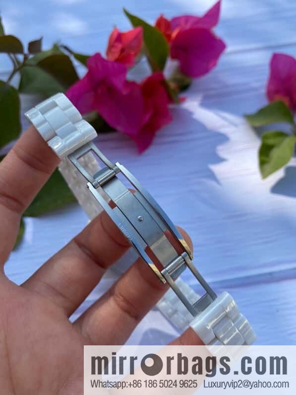 Women's model, official synchronization, and higher quality, the new H5698 brand Chanel series J12 movement type quartz gender women's quartz appearance details table diameter 33 mm