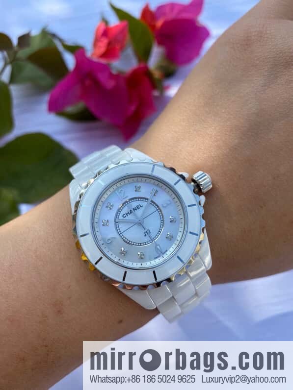 Women's model, official synchronization, and higher quality, the new H5698 brand Chanel series J12 movement type quartz gender women's quartz appearance details table diameter 33 mm