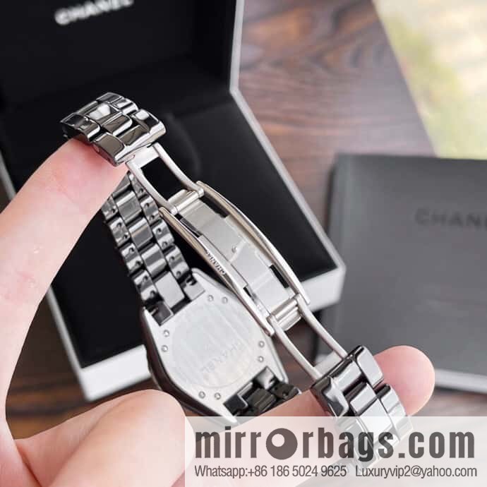 Women's model, official synchronization, and higher quality, the new H5698 brand Chanel series J12 movement type quartz gender women's quartz appearance details table diameter 33 mm
