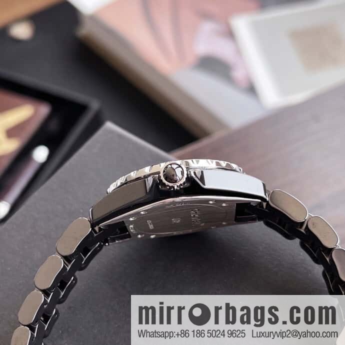 Women's model, official synchronization, and higher quality, the new H5698 brand Chanel series J12 movement type quartz gender women's quartz appearance details table diameter 33 mm