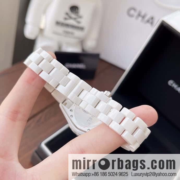 Women's model, official synchronization, and higher quality, the new H5698 brand Chanel series J12 movement type quartz gender women's quartz appearance details table diameter 33 mm