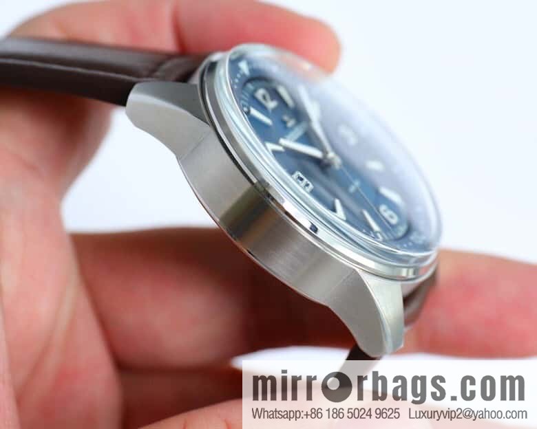 Jaeger-LeCoultre Beichen series V3 version diameter 41MM synchronous original streamlined stainless steel case escorts the watch with imported 9015 movement