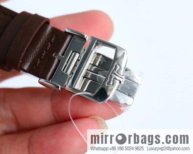 Jaeger-LeCoultre Beichen series V3 version diameter 41MM synchronous original streamlined stainless steel case escorts the watch with imported 9015 movement