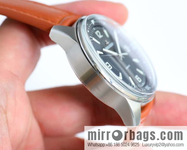 Jaeger-LeCoultre Beichen series V3 version diameter 41MM synchronous original streamlined stainless steel case escorts the watch with imported 9015 movement