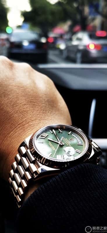 Rolex log type, the whole body is wrapped in 18k gold, the watch diameter is 41mm, and the original Swiss eta-2836 movement watch is loaded.