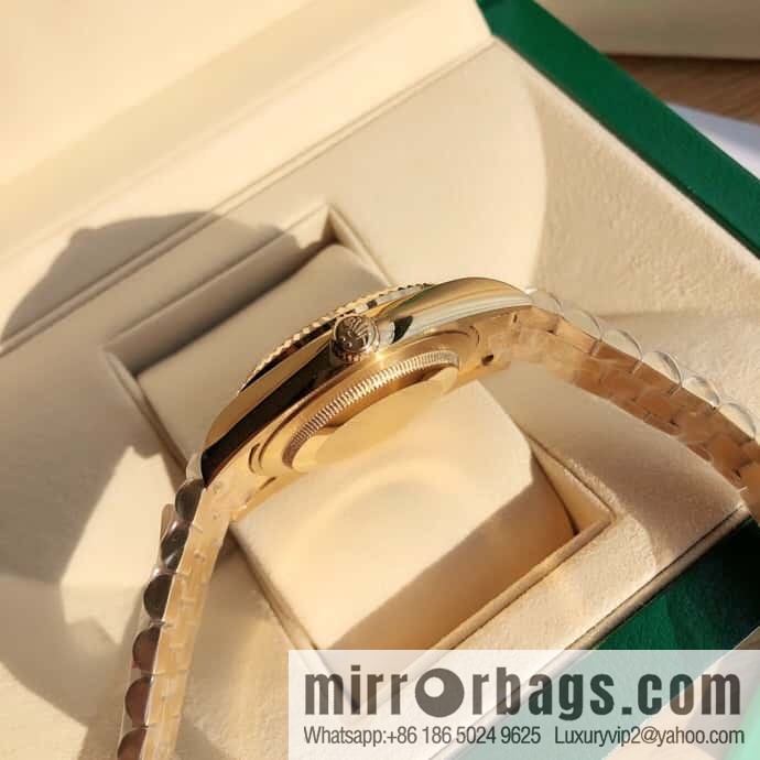 Rolex log type, the whole body is wrapped in 18k gold, the watch diameter is 41mm, and the original Swiss eta-2836 movement watch is loaded.