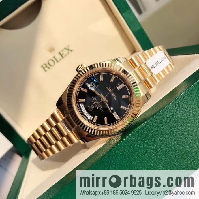 Rolex log type, the whole body is wrapped in 18k gold, the watch diameter is 41mm, and the original Swiss eta-2836 movement watch is loaded.