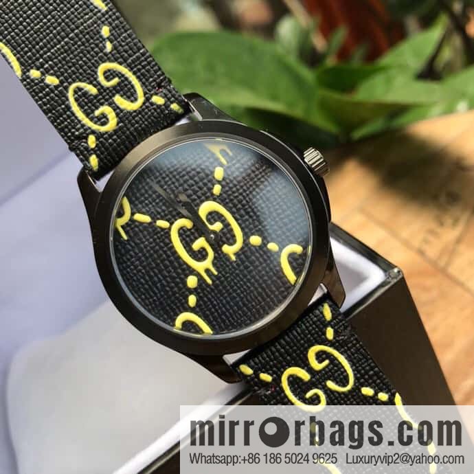 The latest Gucci GUCCI model is shipped. With a three-dimensional Gucci logo and a black PVD pin clasp, the Rhonda quartz movement watch features a brushed and polished black PVD case.