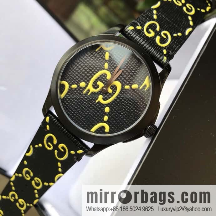 The latest Gucci GUCCI model is shipped. With a three-dimensional Gucci logo and a black PVD pin clasp, the Rhonda quartz movement watch features a brushed and polished black PVD case.