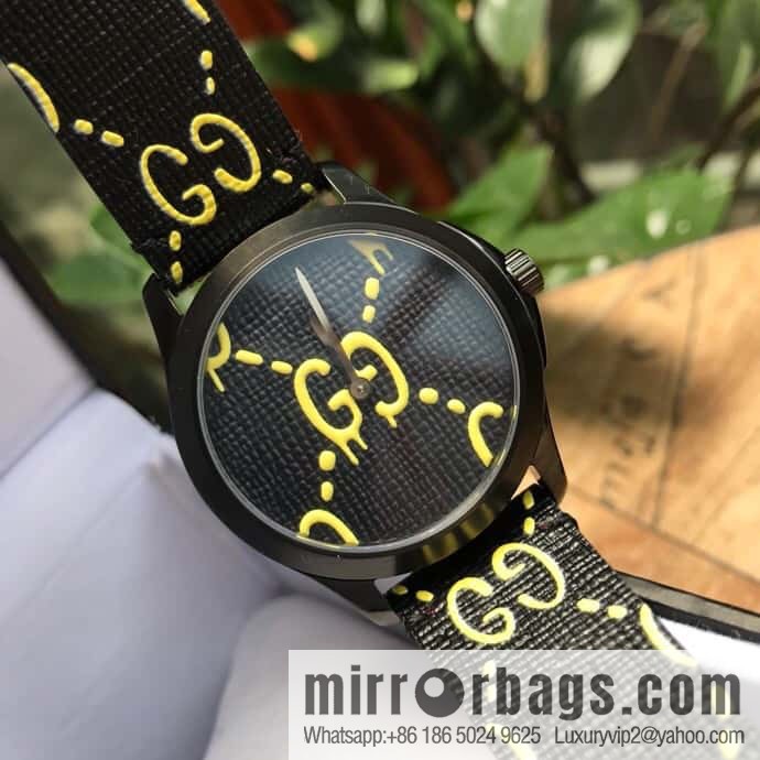 The latest Gucci GUCCI model is shipped. With a three-dimensional Gucci logo and a black PVD pin clasp, the Rhonda quartz movement watch features a brushed and polished black PVD case.