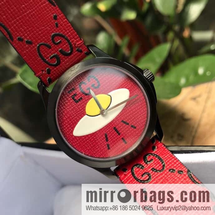 Gucci GUCCI's latest watch black rubber strap with three-dimensional Gucci logo and black PVD pin clasp, Rhonda quartz movement