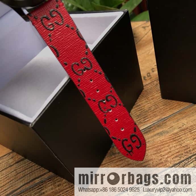 Gucci GUCCI's latest watch black rubber strap with three-dimensional Gucci logo and black PVD pin clasp, Rhonda quartz movement