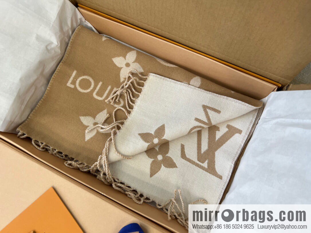 LV Louis Vuitton Essential Letter Focusing Element 100% Wool Scarf