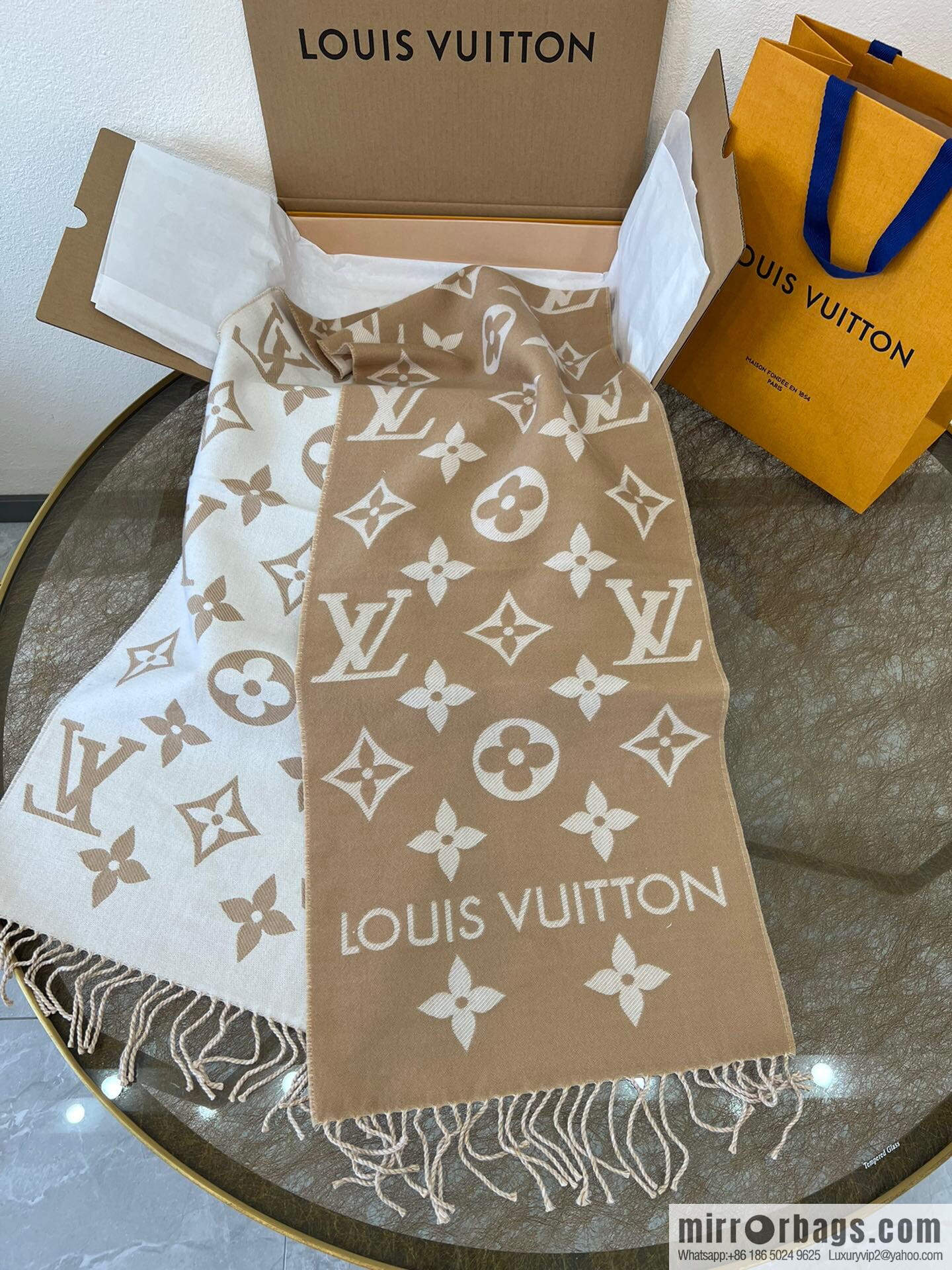 LV Louis Vuitton Essential Letter Focusing Element 100% Wool Scarf