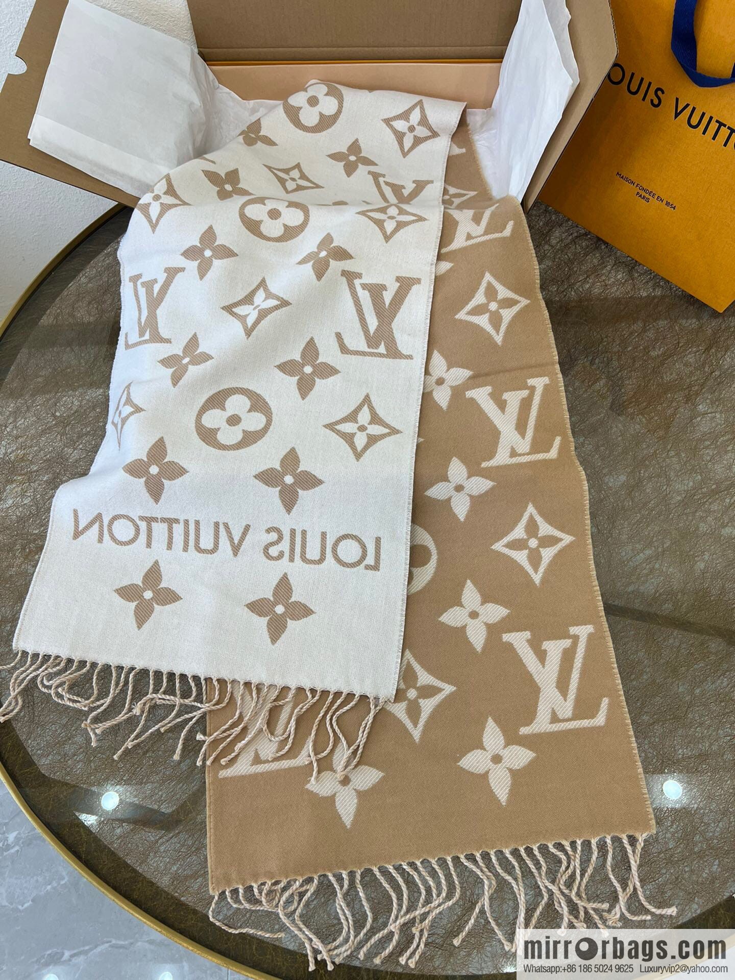 LV Louis Vuitton Essential Letter Focusing Element 100% Wool Scarf