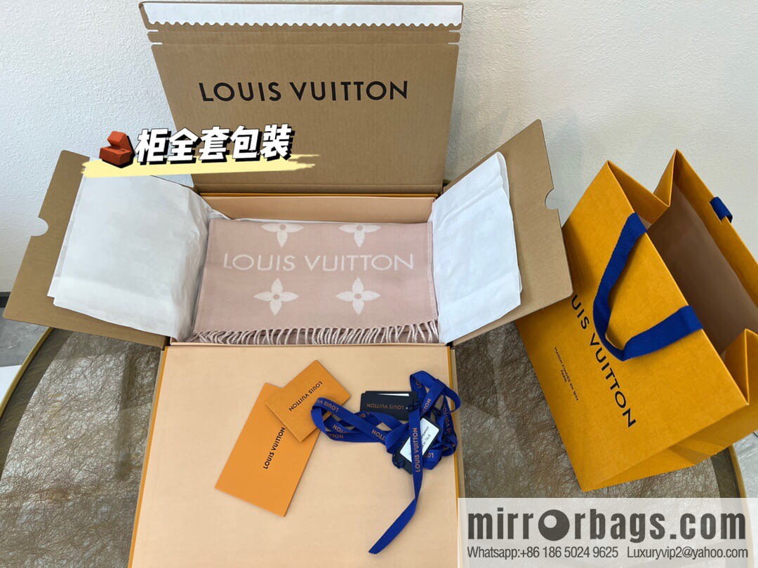 LV Louis Vuitton Essential Letter Focusing Element 100% Wool Scarf