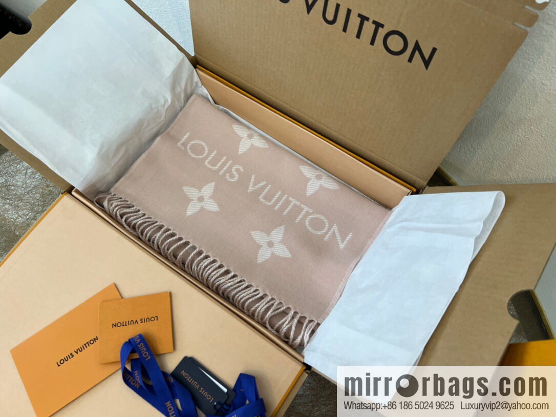 LV Louis Vuitton Essential Letter Focusing Element 100% Wool Scarf