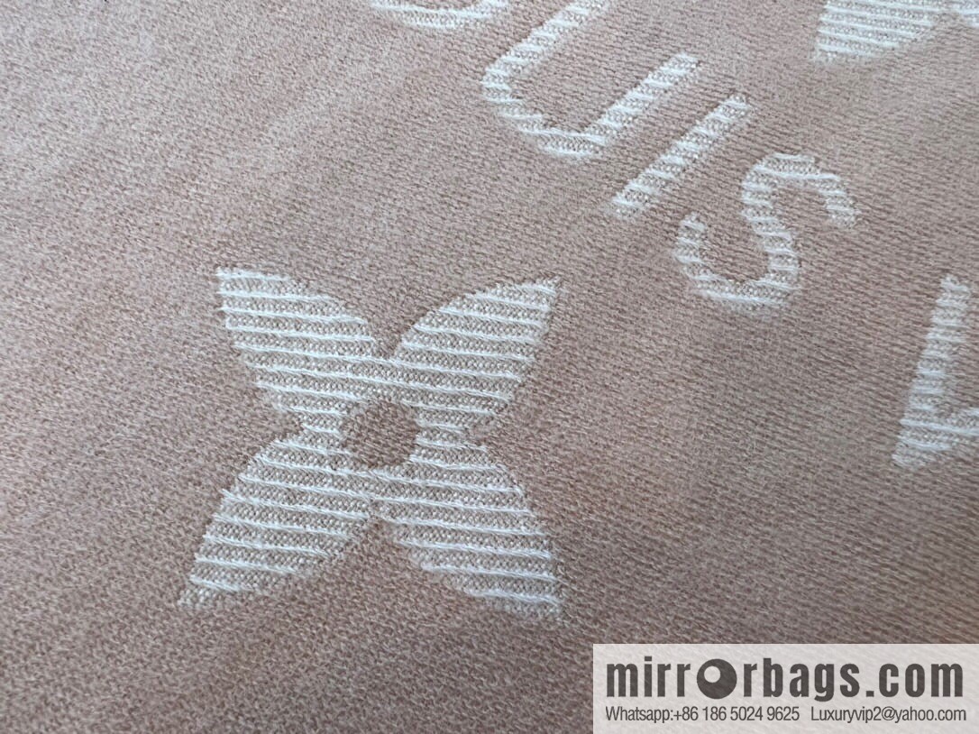 LV Louis Vuitton Essential Letter Focusing Element 100% Wool Scarf