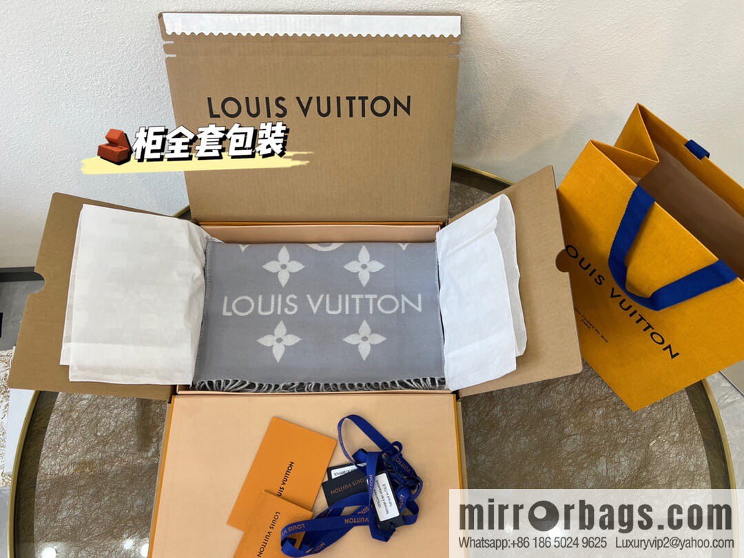 LV Louis Vuitton Essential Letter Focusing Element 100% Wool Scarf