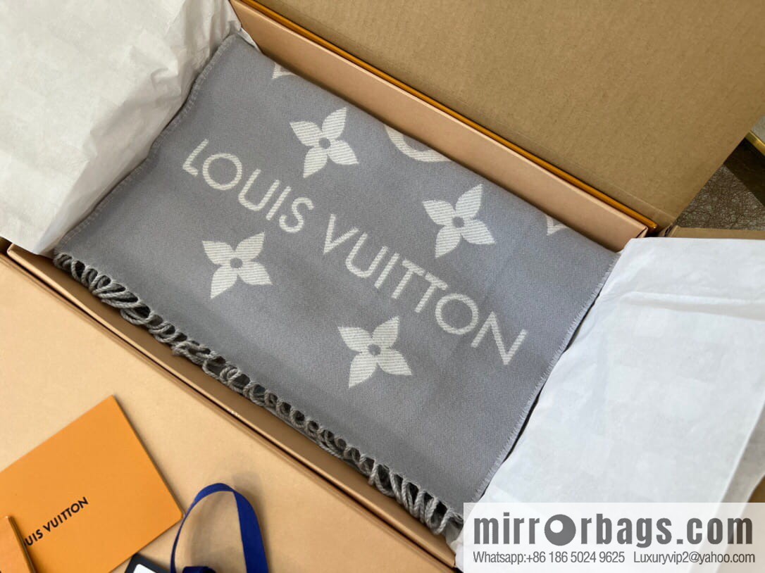 LV Louis Vuitton Essential Letter Focusing Element 100% Wool Scarf