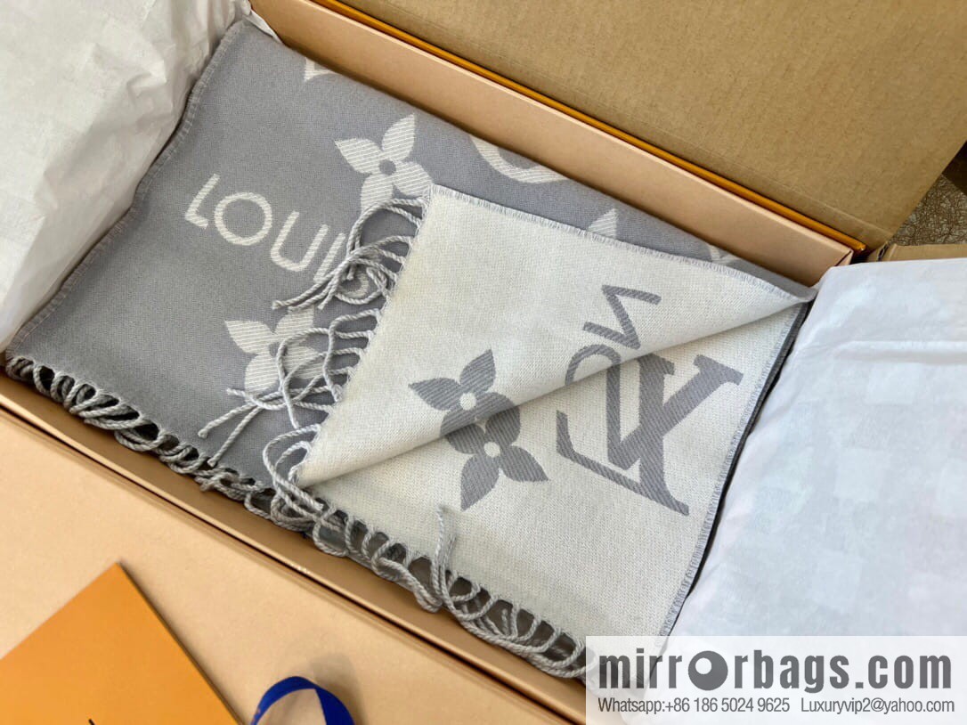 LV Louis Vuitton Essential Letter Focusing Element 100% Wool Scarf