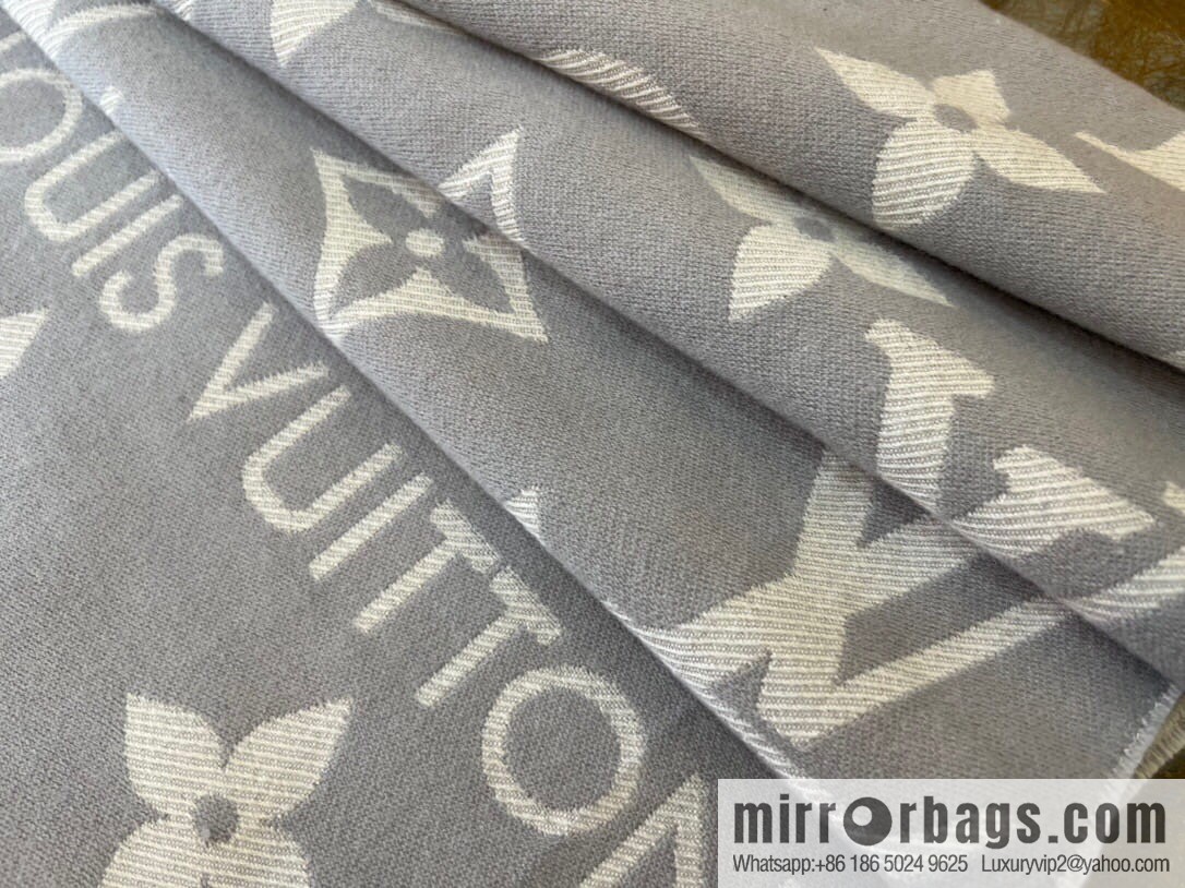LV Louis Vuitton Essential Letter Focusing Element 100% Wool Scarf