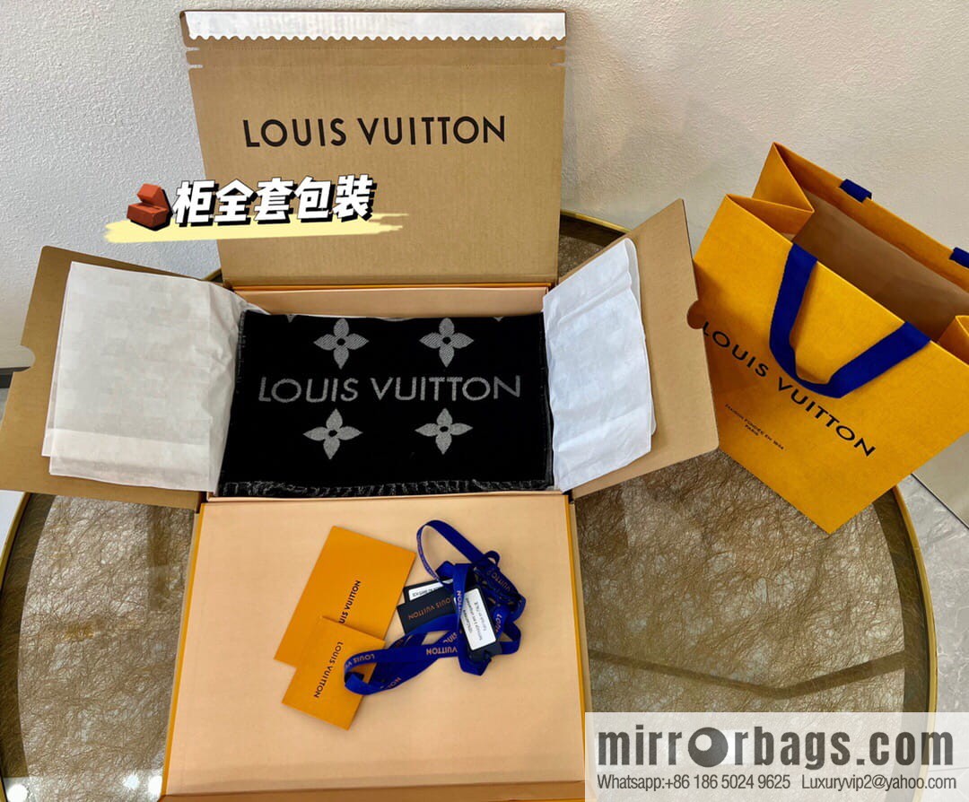 LV Louis Vuitton Essential Letter Focusing Element 100% Wool Scarf