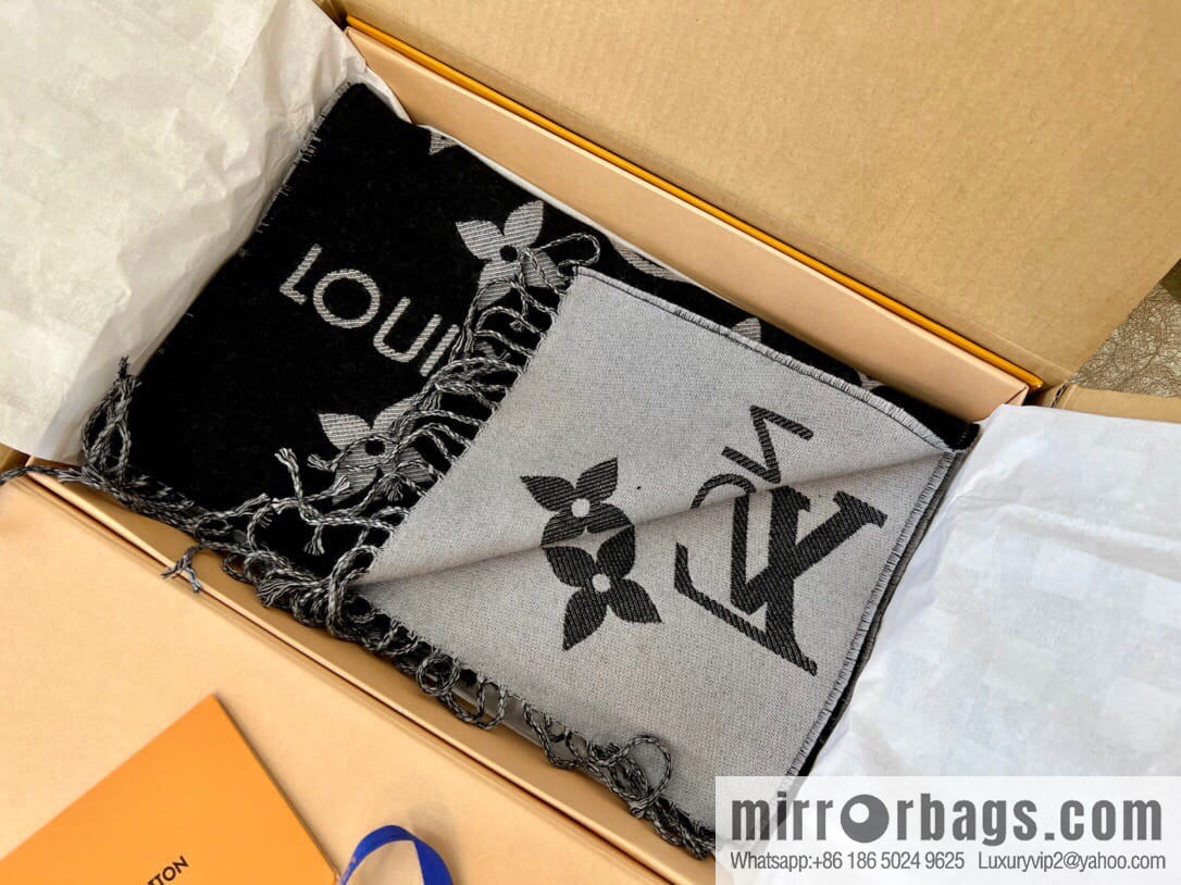LV Louis Vuitton Essential Letter Focusing Element 100% Wool Scarf