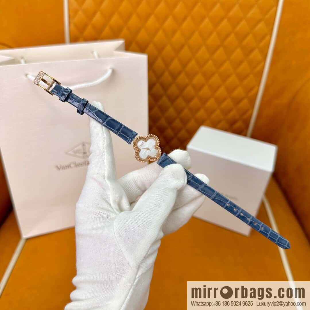 Van Cleef & Arpels ALHAMBRA series, model: VCARO8WSOO original Swiss quartz movement of the same model