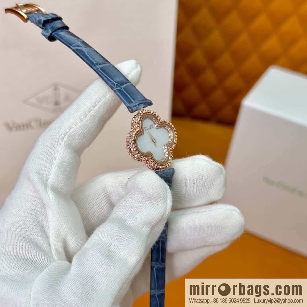 Van Cleef & Arpels ALHAMBRA series, model: VCARO8WSOO original Swiss quartz movement of the same model