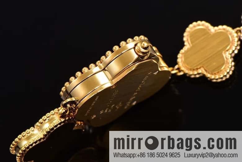 Van Cleef & Arpels -𝐕𝐚𝐧 𝐂𝐥𝐞𝐞𝐟 & 𝐀𝐫𝐩𝐞𝐥𝐬 Alhambra bracelet Swiss quartz watch