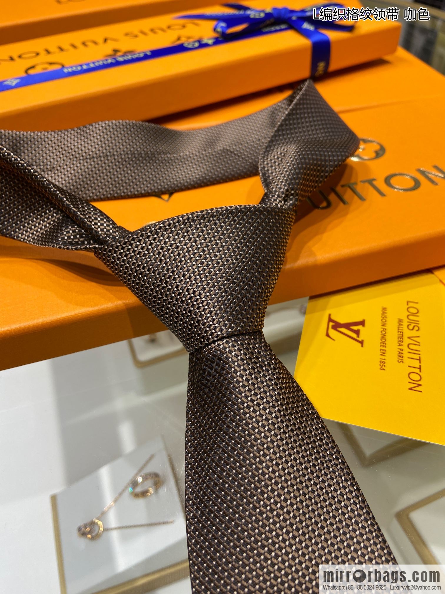 LV Louis Vuitton 100% Top Jacquard Silk Woven Checkered Tie