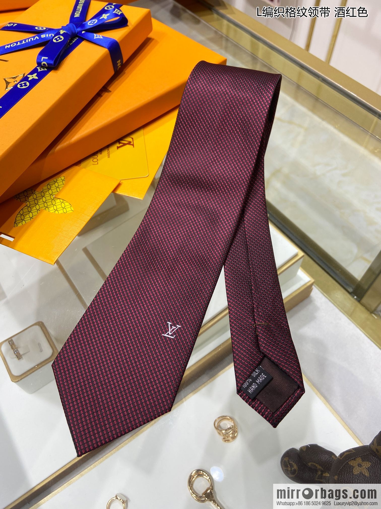 LV Louis Vuitton 100% Top Jacquard Silk Woven Checkered Tie
