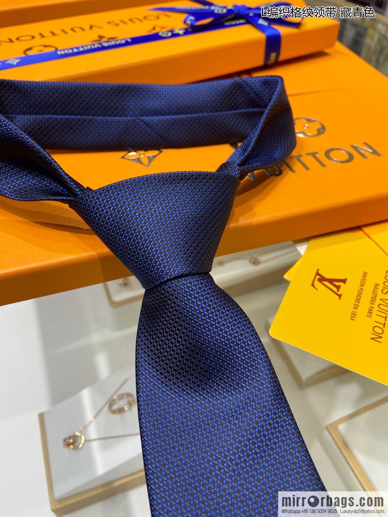 LV Louis Vuitton 100% Top Jacquard Silk Woven Checkered Tie