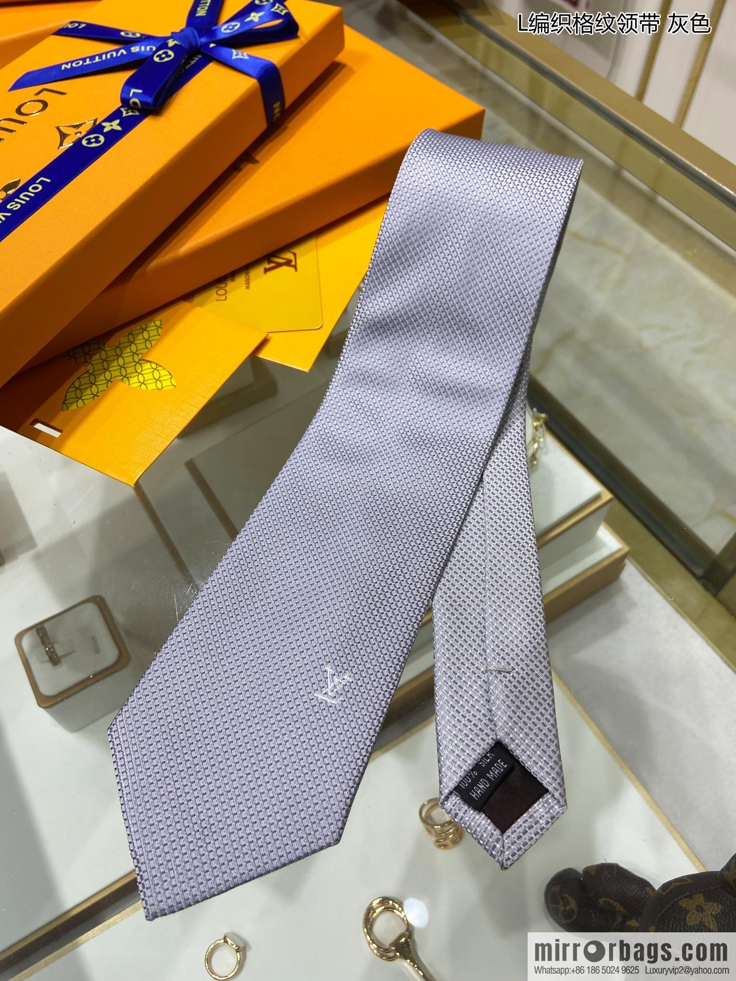 LV Louis Vuitton 100% Top Jacquard Silk Woven Checkered Tie