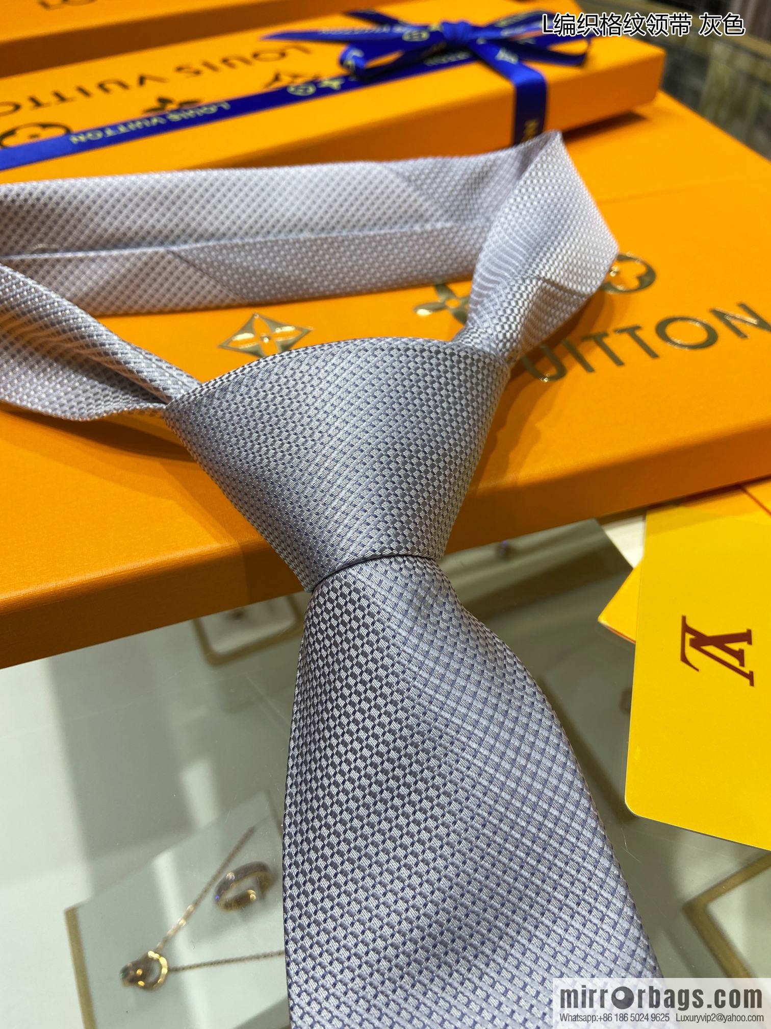 LV Louis Vuitton 100% Top Jacquard Silk Woven Checkered Tie