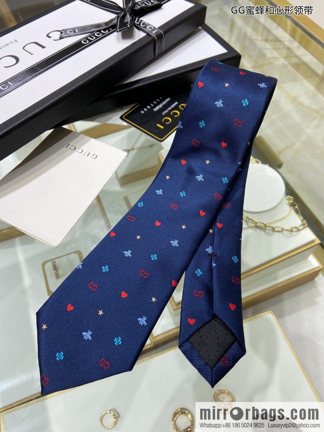 GUCCI Gucci 100% Top Jacquard Silk GG Bee and Heart Tie