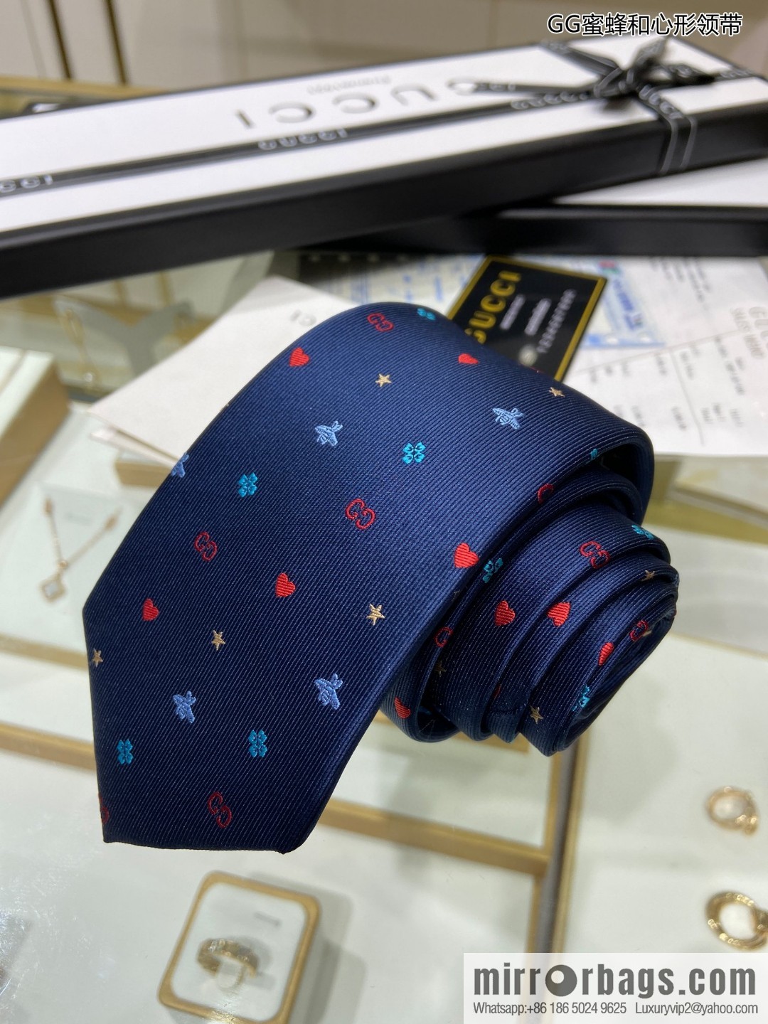 GUCCI Gucci 100% Top Jacquard Silk GG Bee and Heart Tie