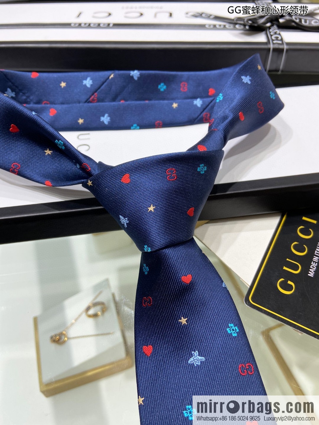 GUCCI Gucci 100% Top Jacquard Silk GG Bee and Heart Tie