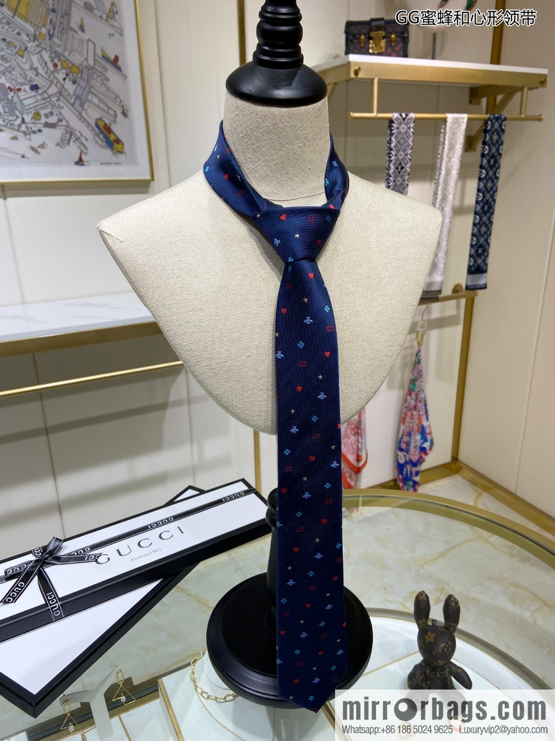 GUCCI Gucci 100% Top Jacquard Silk GG Bee and Heart Tie