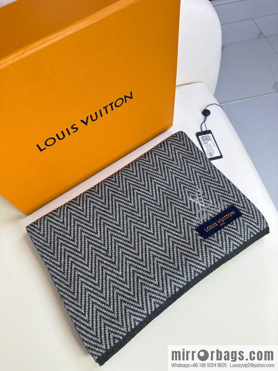 LV Louis Vuitton 100% Knitted Cashmere Classic Striped Woven Scarf