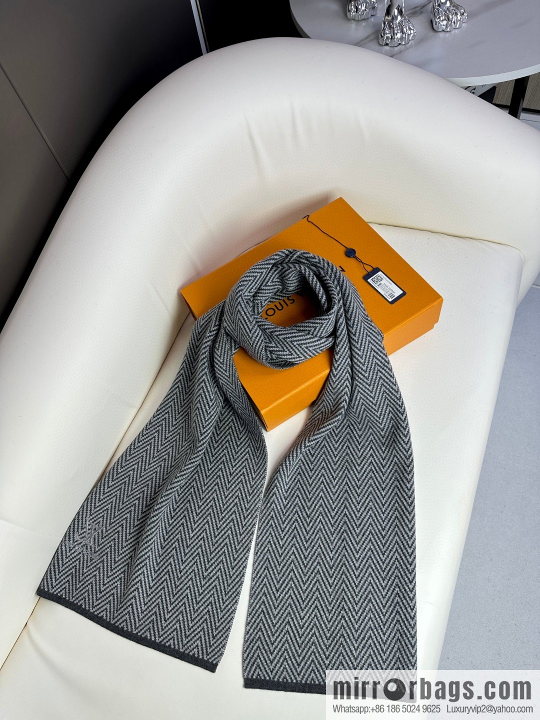 LV Louis Vuitton 100% Knitted Cashmere Classic Striped Woven Scarf