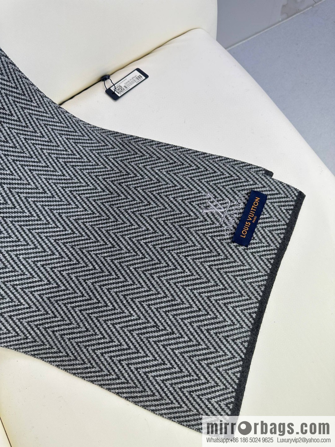 LV Louis Vuitton 100% Knitted Cashmere Classic Striped Woven Scarf