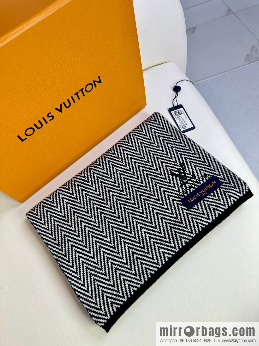 LV Louis Vuitton 100% Knitted Cashmere Classic Striped Woven Scarf