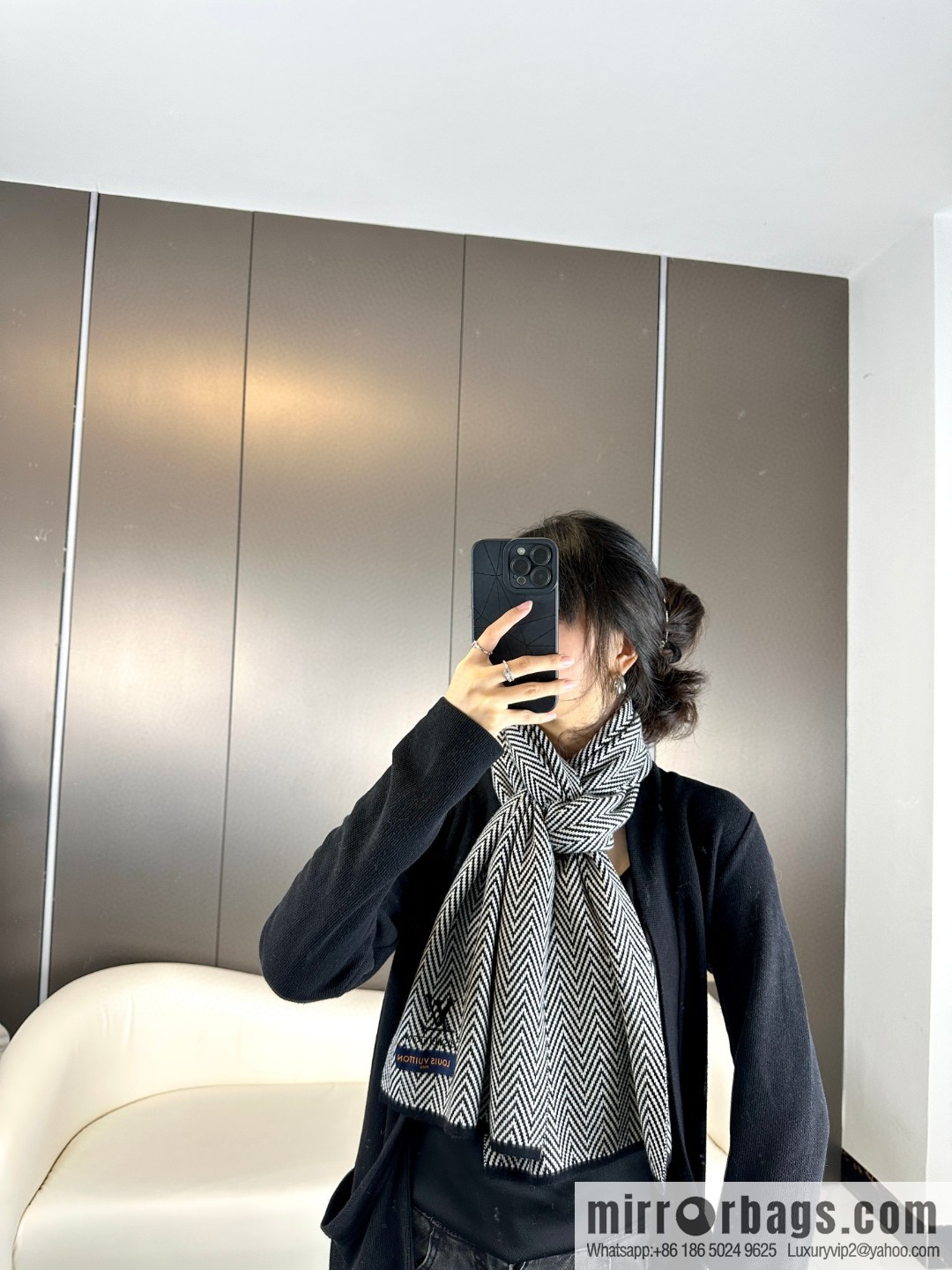LV Louis Vuitton 100% Knitted Cashmere Classic Striped Woven Scarf