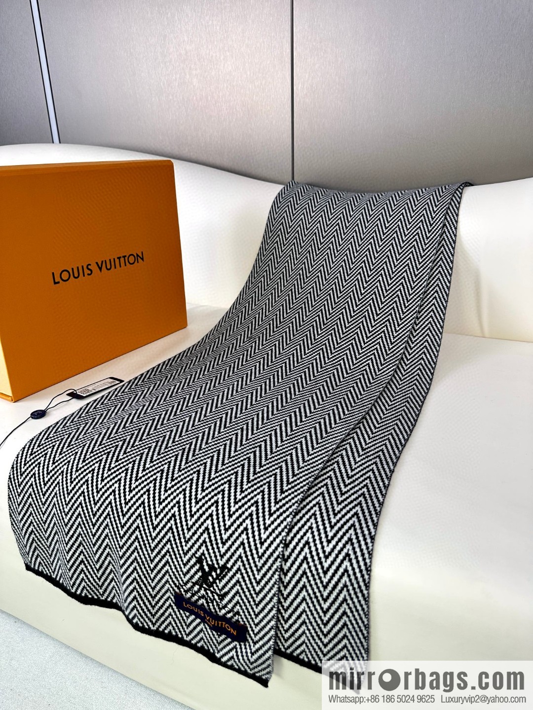 LV Louis Vuitton 100% Knitted Cashmere Classic Striped Woven Scarf