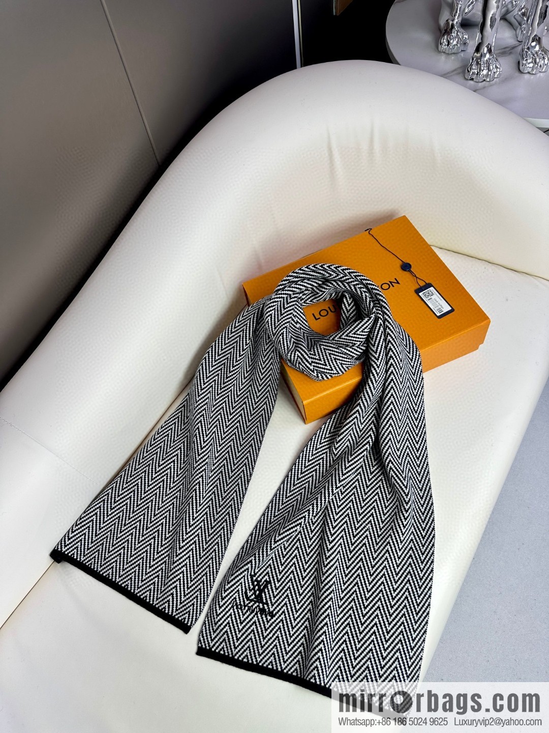 LV Louis Vuitton 100% Knitted Cashmere Classic Striped Woven Scarf